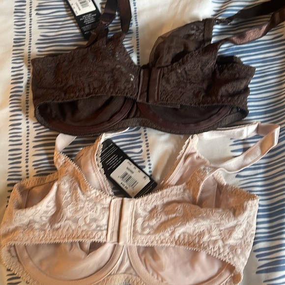 NWT set of Bali smoothing underwire lace bras. Size 36D. - Picture 2 of 5